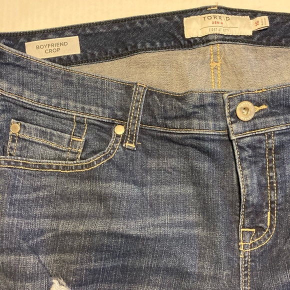 NWOT Torrid Denim Boyfriend Crop folded hem medium - Picture 8 of 12